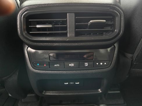 Used 2025 Honda Pilot Touring image 33