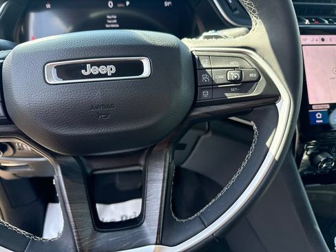 Used 2023 Jeep Grand Cherokee Limited AWD/4WD image 15