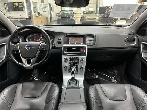 Used 2018 Volvo V60 T5 Dynamic w/ Vision Package AWD/4WD image 18