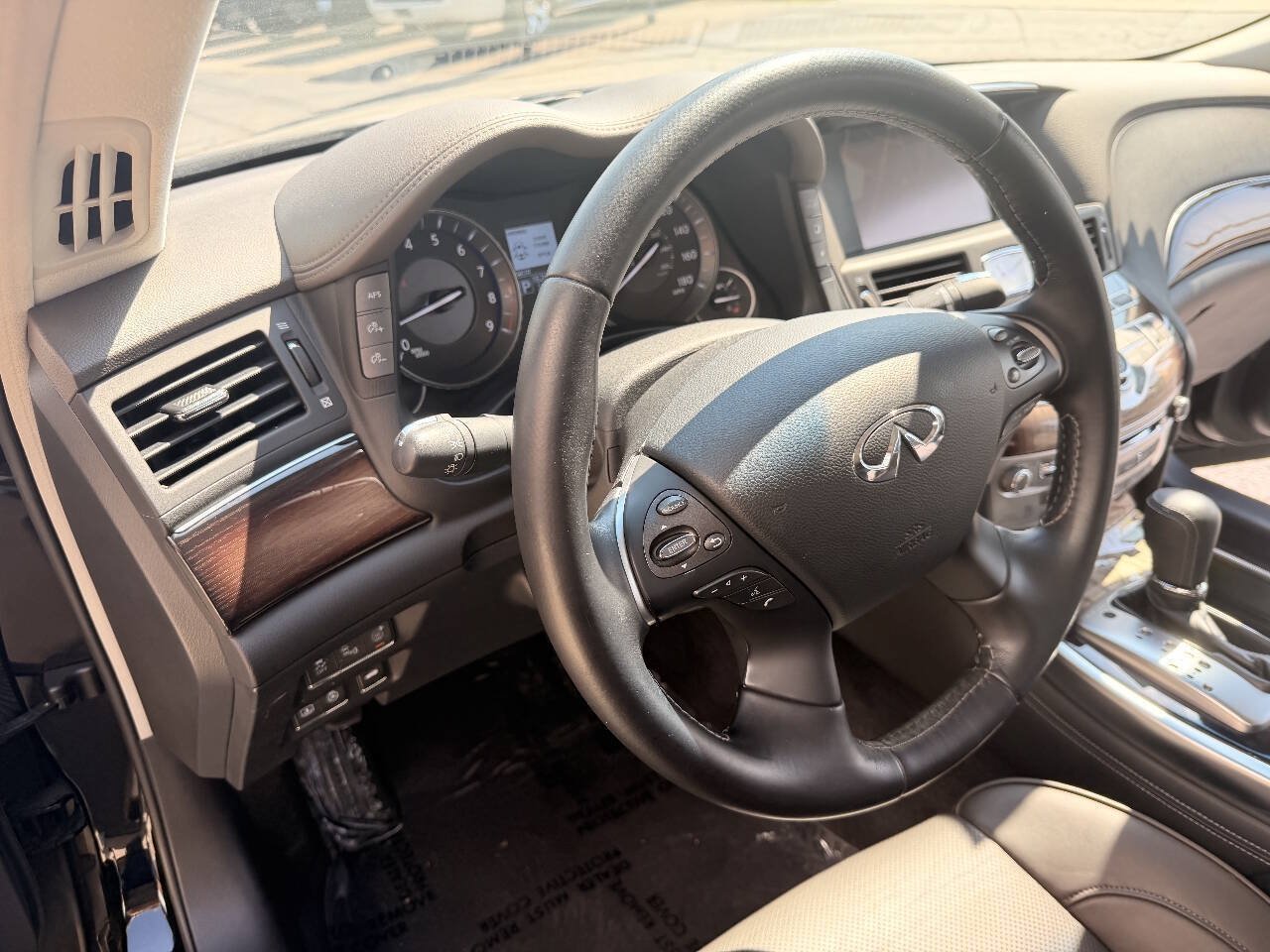 Used 2015 INFINITI Q70 L 3.7 w/ Deluxe Touring Package AWD/4WD image 8