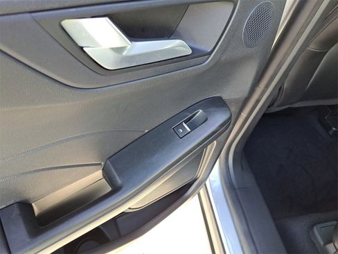 Used 2022 Ford Escape SEL w/ Technology Package image 8