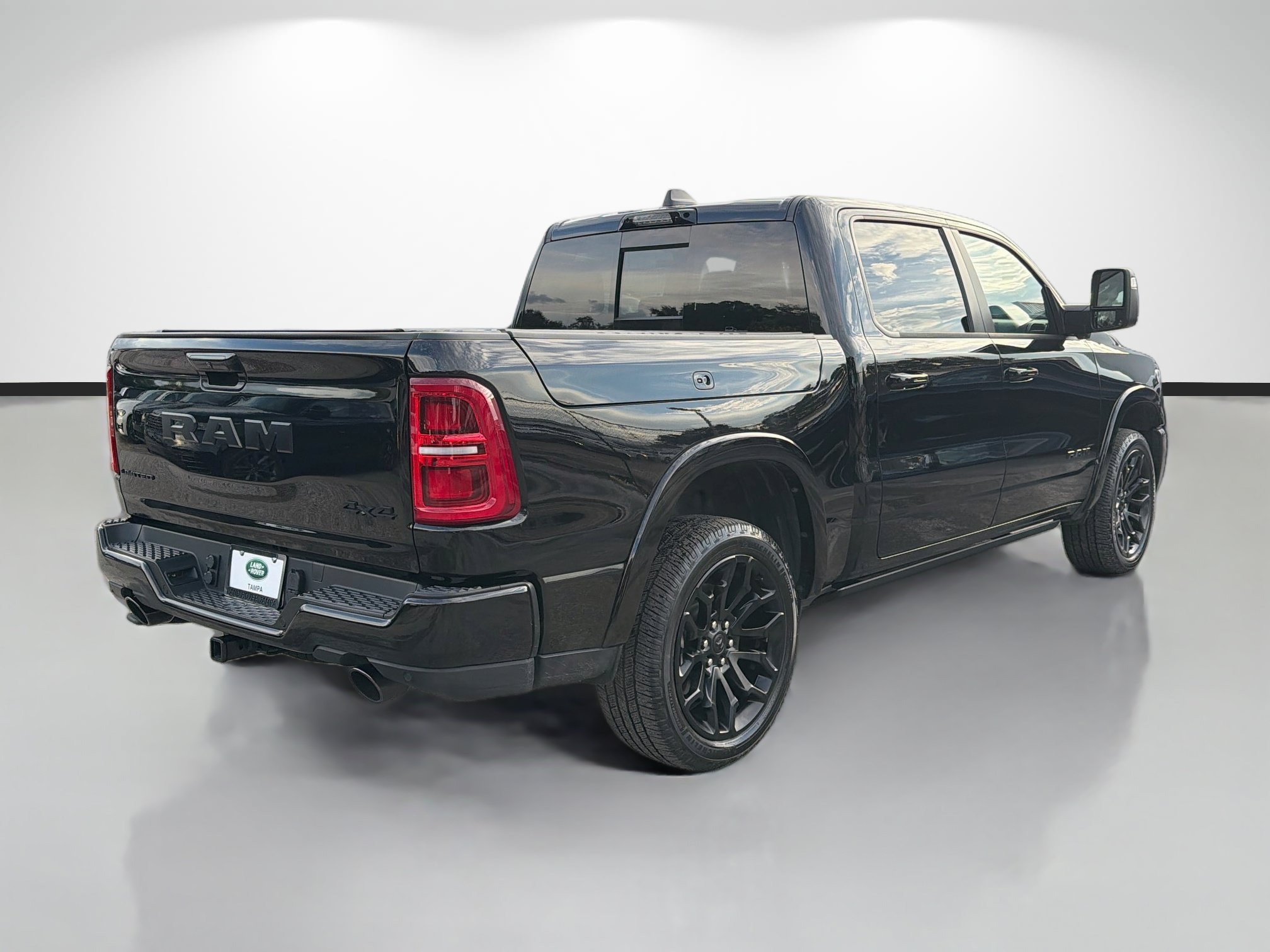 Used 2025 RAM 1500 Limited AWD/4WD image 5
