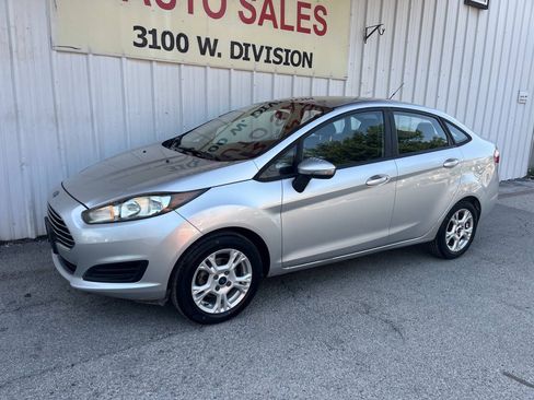 Used 2015 Ford Fiesta SE FWD image 3