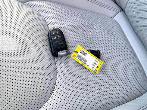 Used 2020 Jeep Cherokee Limited image 15