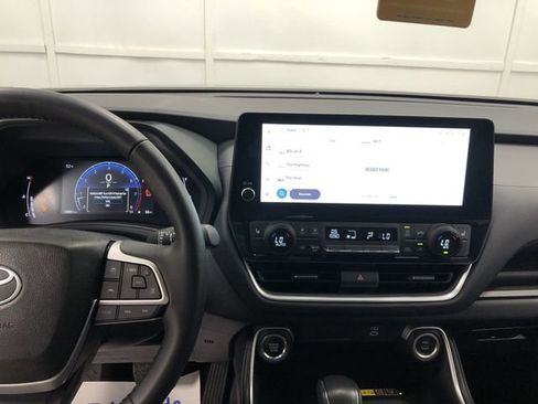 Used 2025 Toyota Grand Highlander XLE image 19