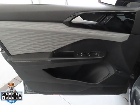 Certified 2024 Volkswagen Taos S w/ MDO Package image 11