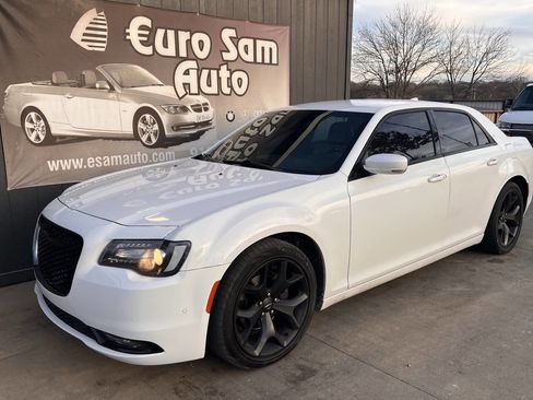 Used 2021 Chrysler 300 S image 2