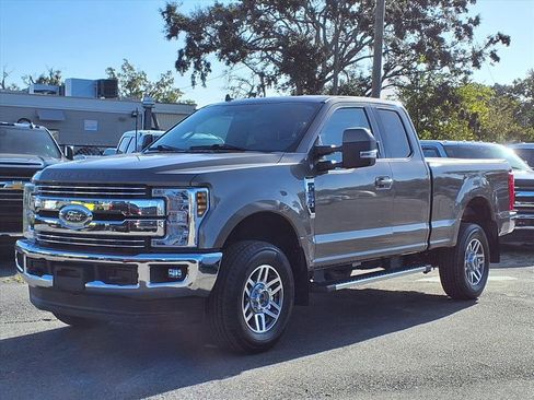 Used 2019 Ford F250 Lariat w/ Lariat Value Package image 3