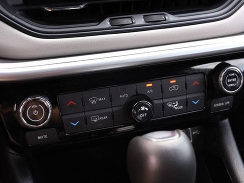Used 2025 Jeep Compass Limited AWD/4WD image 17