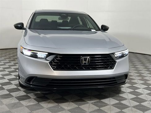Used 2025 Honda Accord Sport image 3