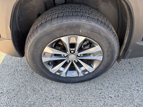 Used 2025 Chevrolet Equinox LT FWD image 30