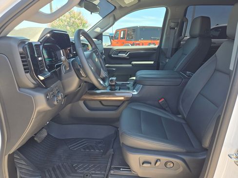 Certified 2026 Chevrolet Silverado 1500 LT AWD/4WD image 9