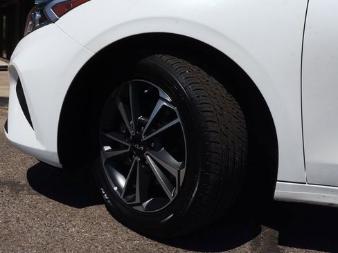 Used 2023 Kia Forte LXS w/ LXS Technology Package image 5