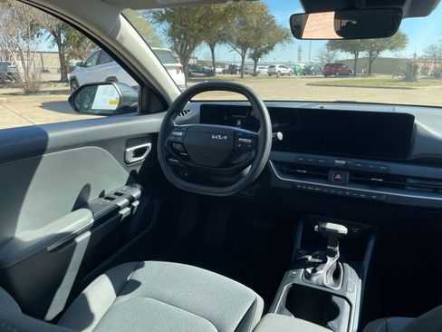 Used 2025 Kia K4 LXS image 37