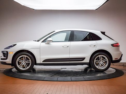 Certified 2025 Porsche Macan AWD/4WD image 2