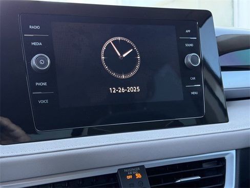 Certified 2025 Volkswagen Taos SE image 15