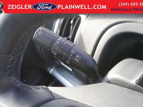 Used 2025 Ford Expedition Platinum image 29