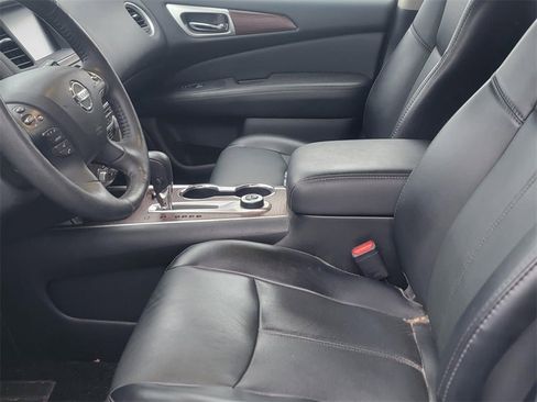 Used 2020 Nissan Pathfinder Platinum image 7