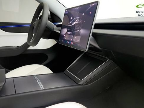 Used 2026 Tesla Model Y 2WD image 35