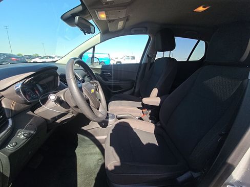 Used 2022 Chevrolet Trax LS w/ Tint and Cruise Package FWD image 11