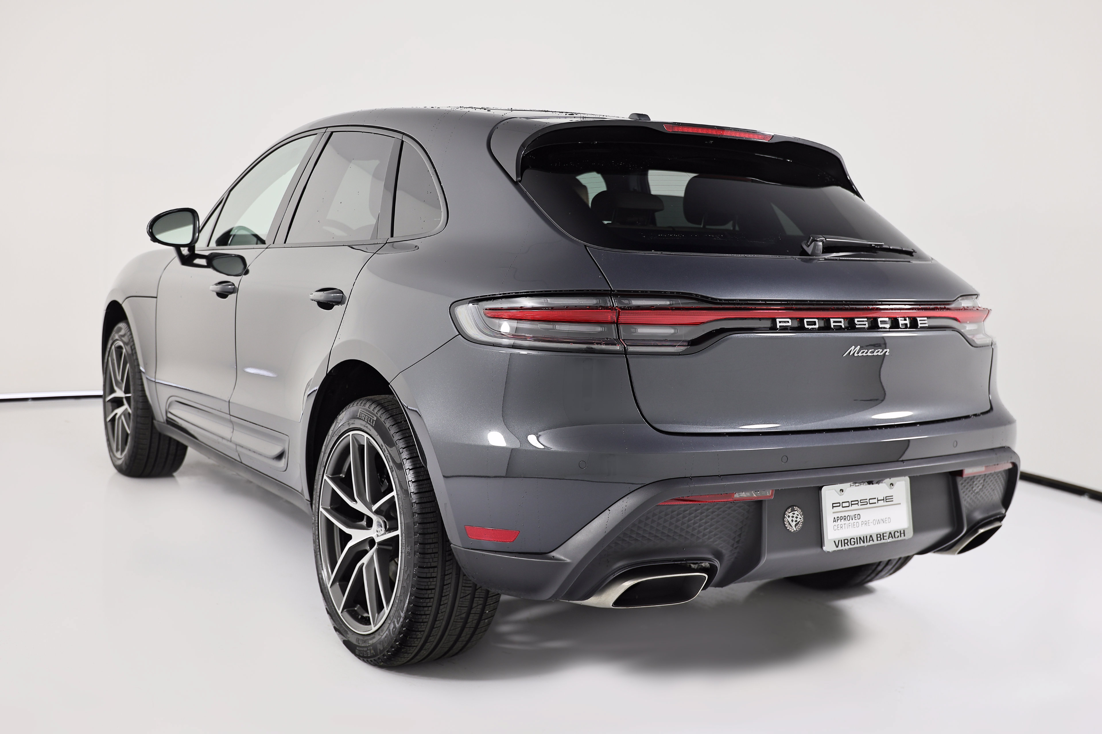 Certified 2026 Porsche Macan AWD/4WD image 3