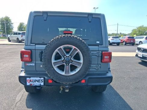 Used 2018 Jeep Wrangler Unlimited Sahara w/ Cold Weather Group AWD/4WD image 8