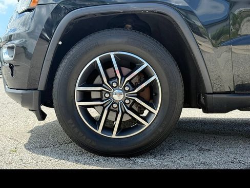 Used 2017 Jeep Grand Cherokee Limited w/ Luxury Group II AWD/4WD image 2