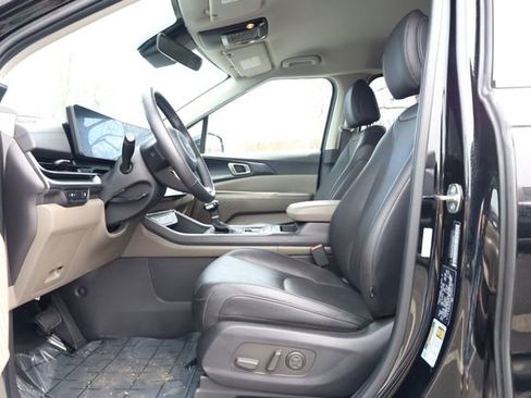 Certified 2025 Kia Carnival image 11