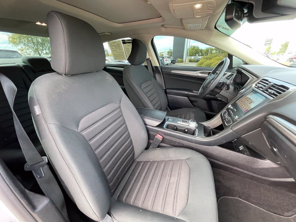 Used 2019 Ford Fusion SE FWD image 30