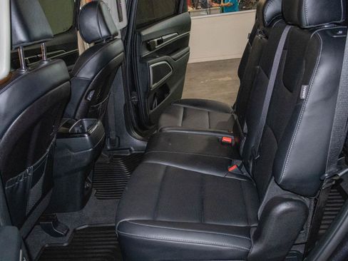 Used 2025 Kia Telluride LX FWD image 14