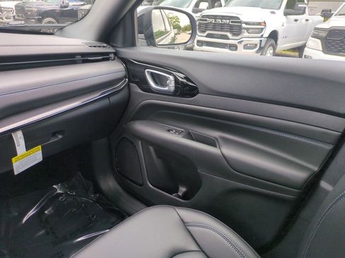 New 2026 Jeep Compass Limited image 18