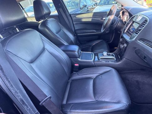 Used 2018 Chrysler 300 Touring w/ Touring-L Group AWD/4WD image 6