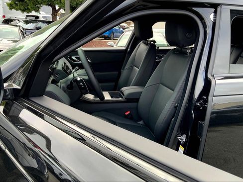 New 2026 Land Rover Range Rover Velar Dynamic SE image 10