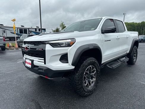 Used 2024 Chevrolet Colorado ZR2 w/ Technology Package AWD/4WD image 16