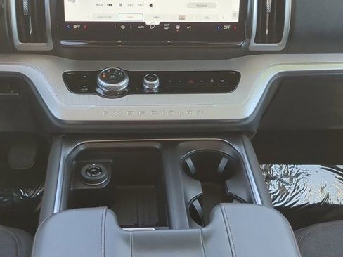 Used 2025 Ford Expedition Active RWD image 18