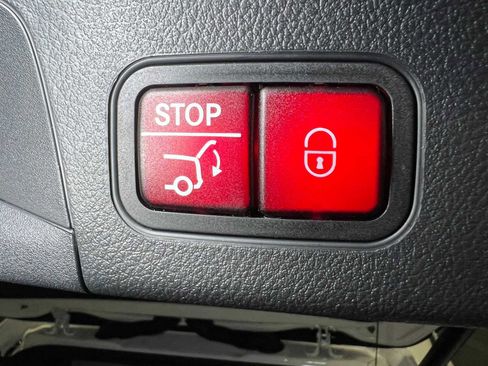 Certified 2025 Mercedes-Benz GLA 250 4MATIC image 18