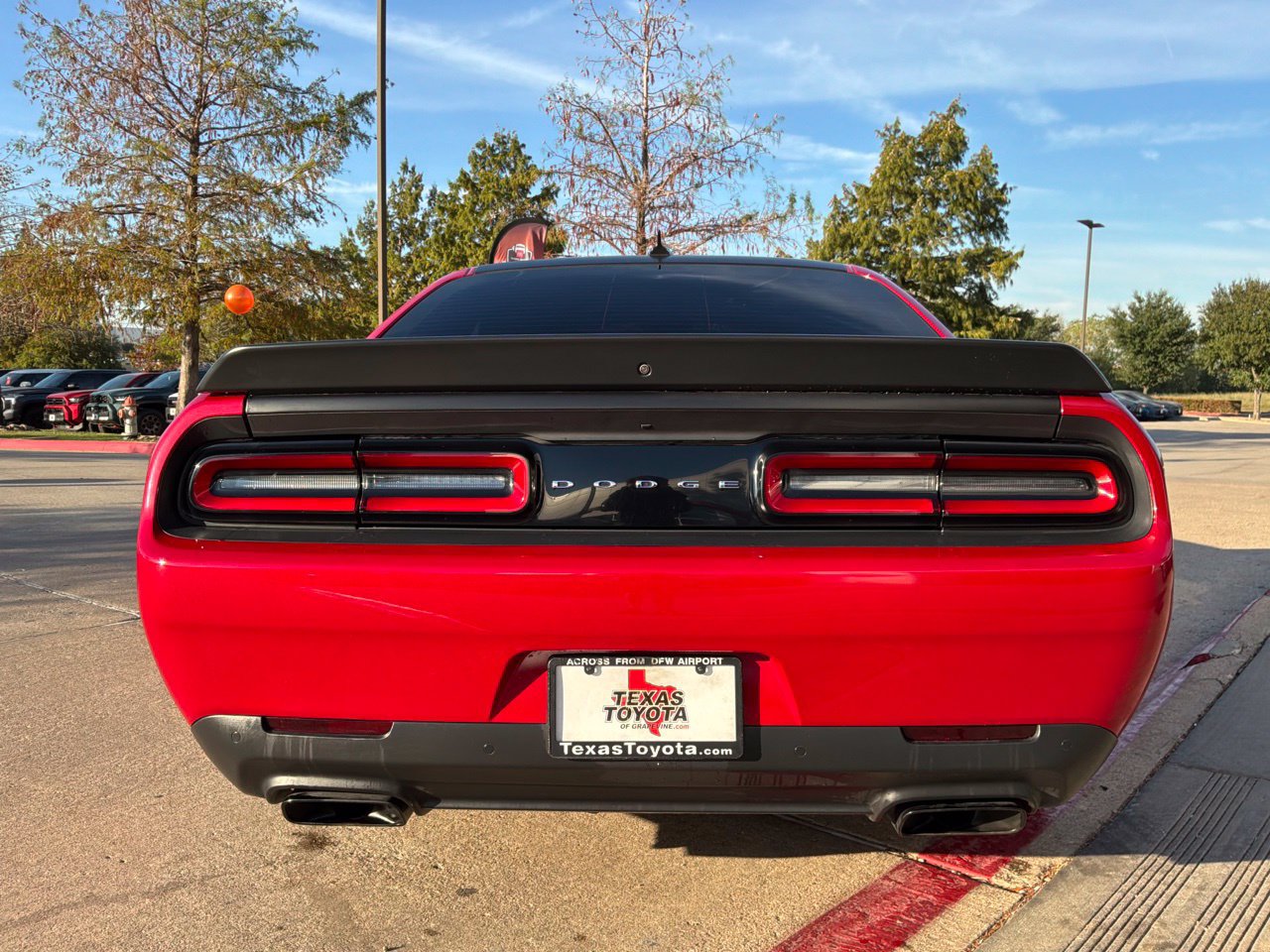 Used 2016 Dodge Challenger SRT Hellcat RWD image 7