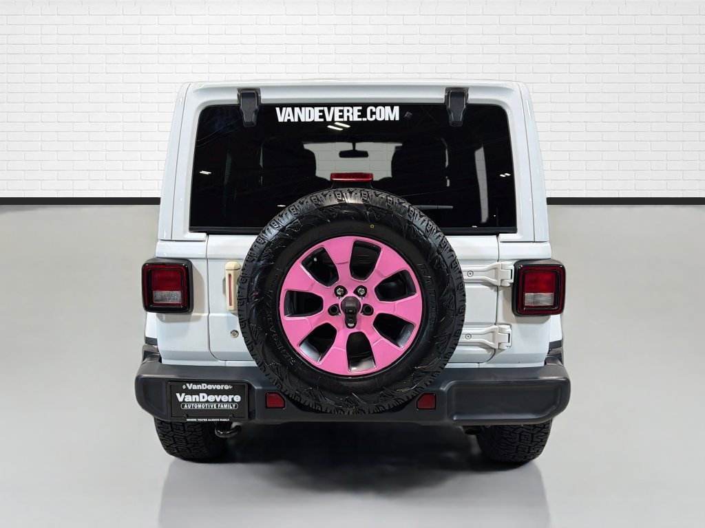 Used 2018 Jeep Wrangler Unlimited Sahara AWD/4WD image 8