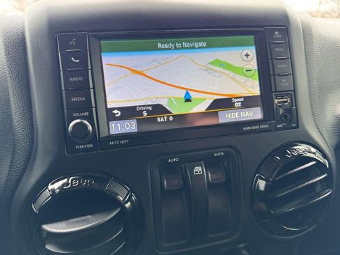 Used 2016 Jeep Wrangler Sahara image 17