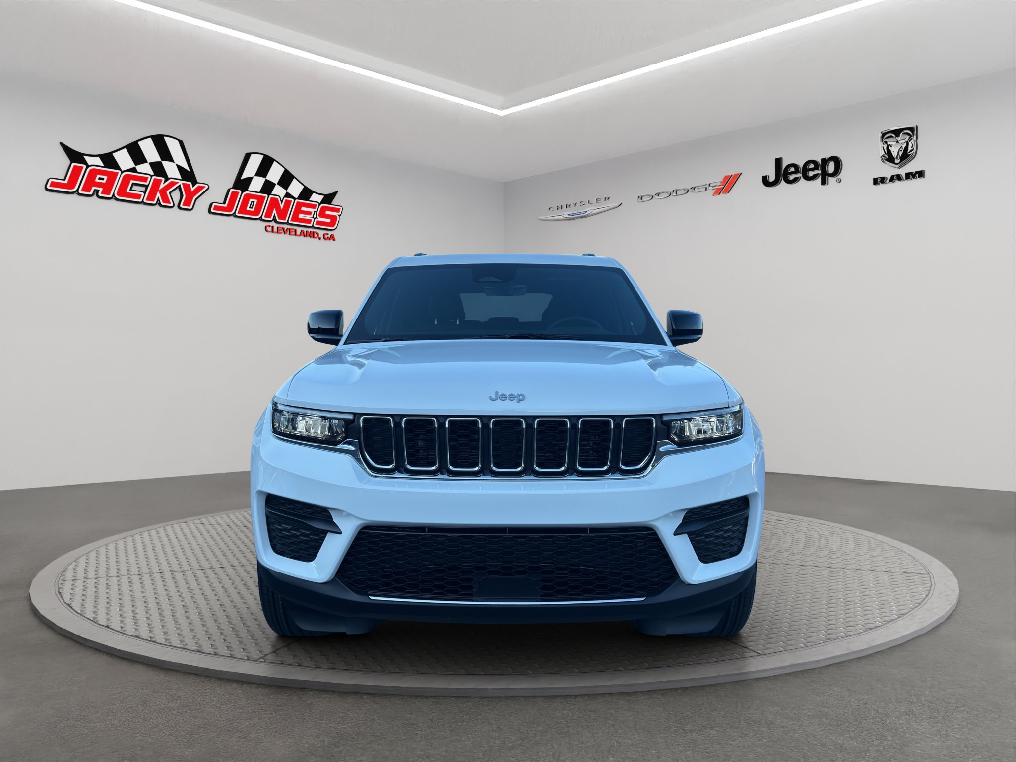 New 2027 Jeep Grand Cherokee Laredo RWD image 13