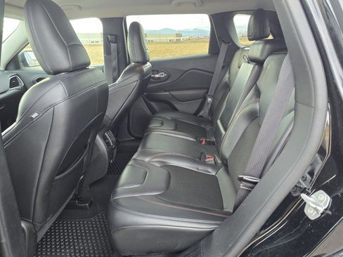 Used 2021 Jeep Cherokee Trailhawk w/ Technology Group image 14