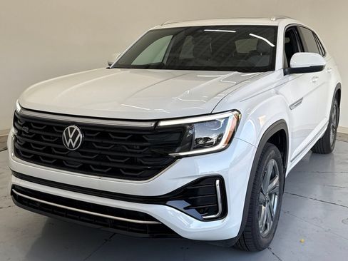 Used 2024 Volkswagen Atlas Cross Sport SEL R-Line AWD/4WD image 8