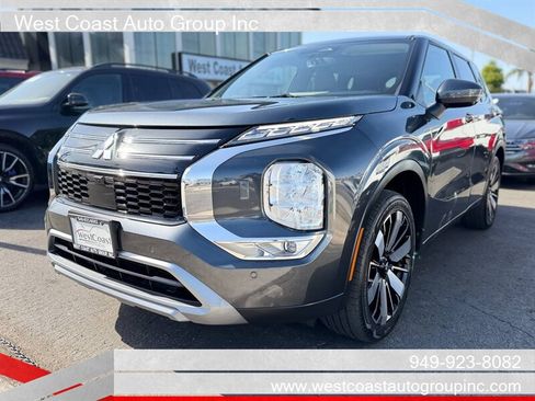 Used 2025 Mitsubishi Outlander SE image 1