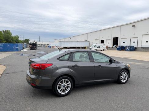 Used 2015 Ford Focus SE FWD image 4