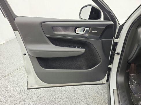 Used 2023 Volvo XC40 Recharge Ultimate w/ Protection Package Premier AWD/4WD image 12