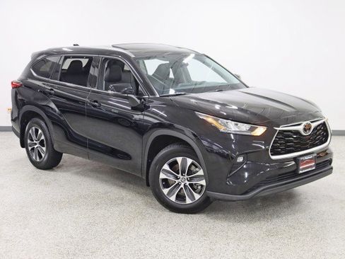 Used 2020 Toyota Highlander XLE image 7