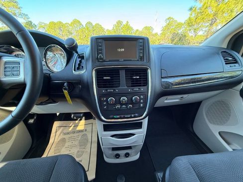 Used 2017 Dodge Grand Caravan SE w/ Power Window Group image 19