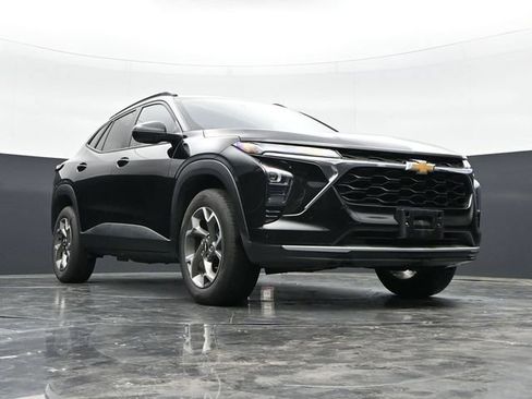 Used 2025 Chevrolet Trax LT w/ LT Convenience Package FWD image 37