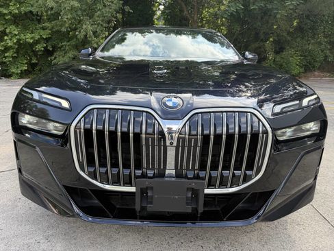 Used 2023 BMW 760i xDrive AWD/4WD image 6