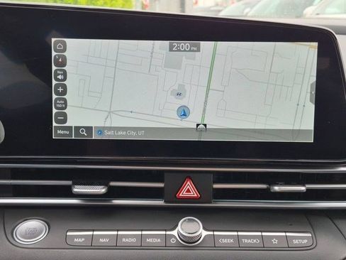 Certified 2025 Hyundai Elantra Limited FWD image 14